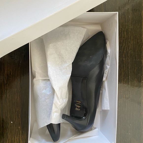 Gravitypope Italian leather pumps (BNWT) - Picture 5 of 5
